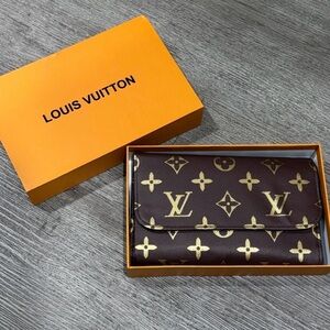 Louis Vuitton 12 pc. Make-Up Brush Set w/ pouch (box included)